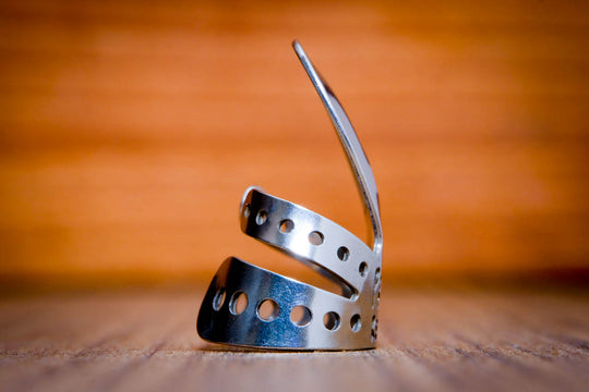 ProPik Resonator Fingerpick medium split wrap side